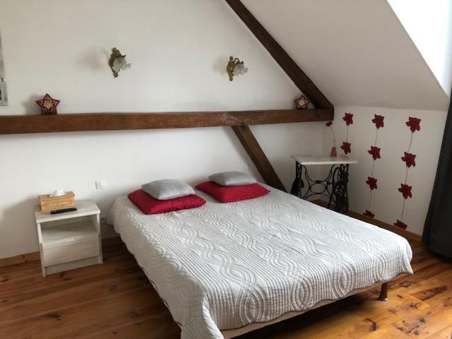 Hotel Les Trois Cornets Saint-Ouen-des-Champs Esterno foto
