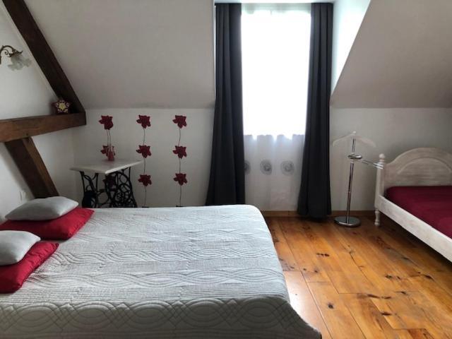 Hotel Les Trois Cornets Saint-Ouen-des-Champs Esterno foto