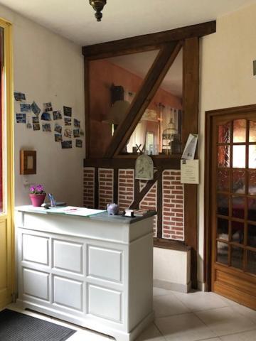 Hotel Les Trois Cornets Saint-Ouen-des-Champs Esterno foto