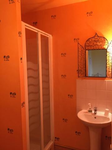 Hotel Les Trois Cornets Saint-Ouen-des-Champs Esterno foto